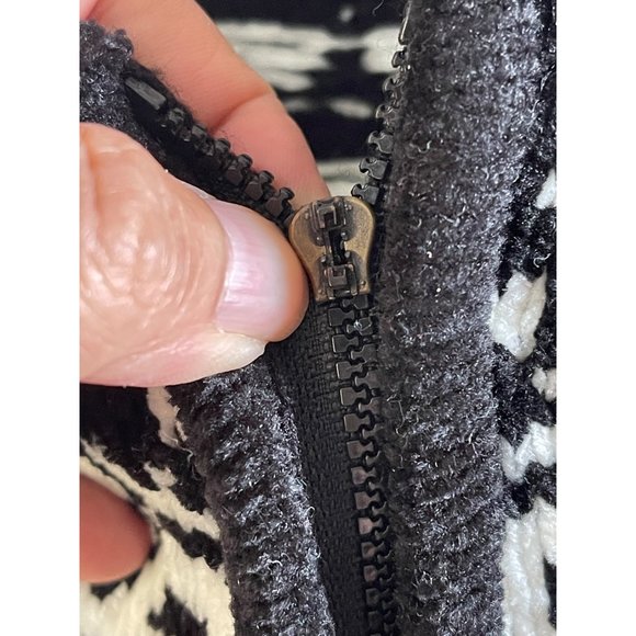 Alfred Dunner Christmas Winter Sweater Cardigan Ice Skating Holiday Black Size L - Picture 4 of 7